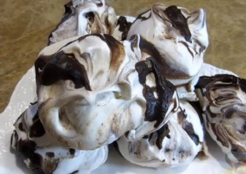 Chocolate Meringues step 7