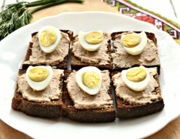 Tartines with Pate and Quail Eggs step 6