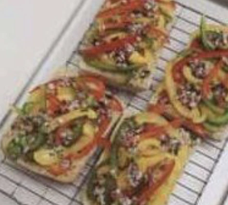 Sandwiches with Pepper, Olives and Eggs step 3