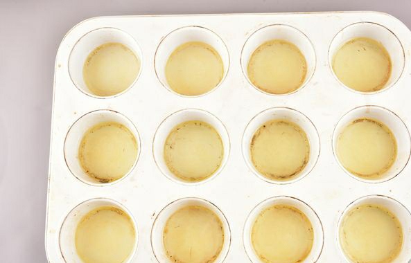 Yorkshire Puddings Stuffed with Salted Salmon and Fresh Cucumber step 1
