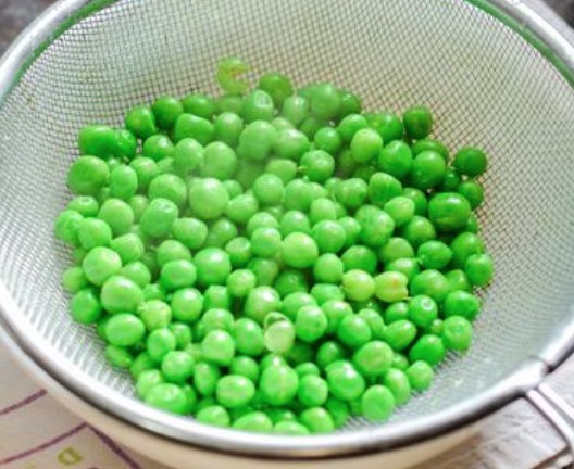 Millet Porridge with Green Peas and Cream step 3