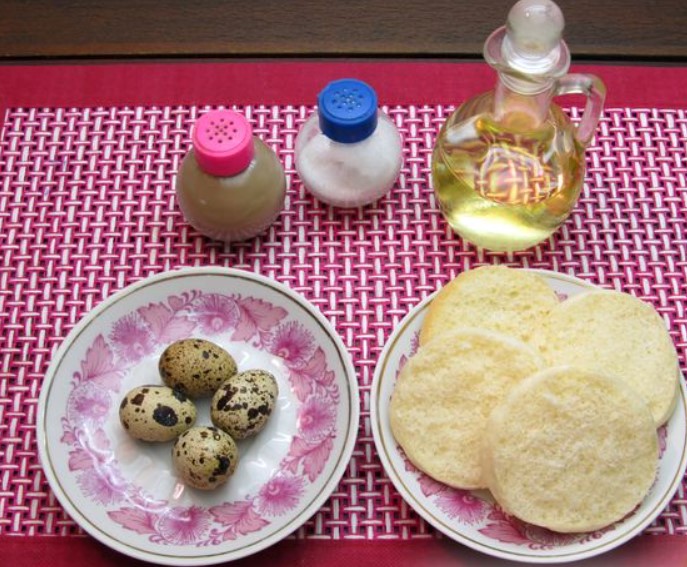 Quail Eggs in Bread step 1