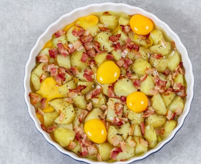 Young Potatoes Baked with Bacon and Eggs step 8
