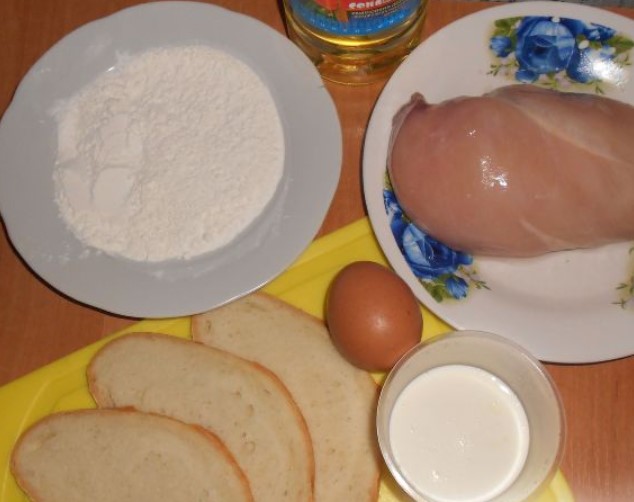 Chicken Schnitzel in Breadcrumbs step 1