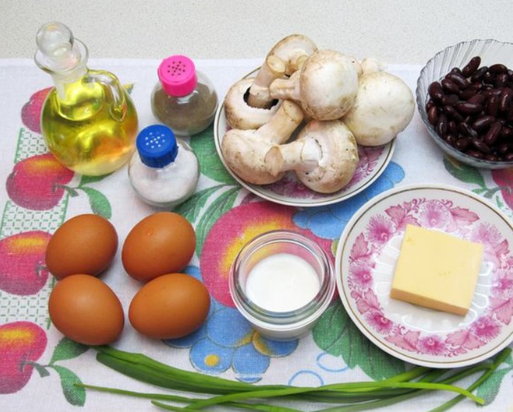 Omelet Stuffed with Mushrooms, Beans and Cheese step 1