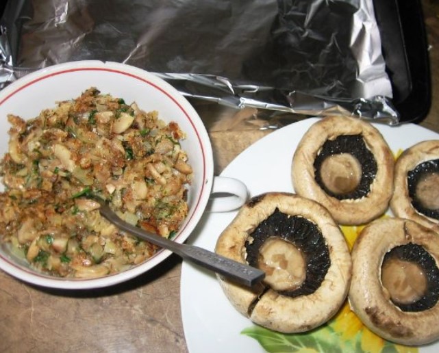 Champignons Stuffed with … Champignons step 3