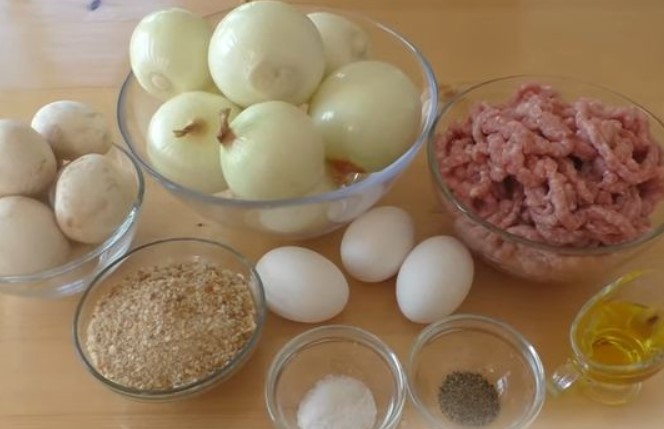 Juicy Meat Cutlets with Onions and Mushrooms step 1