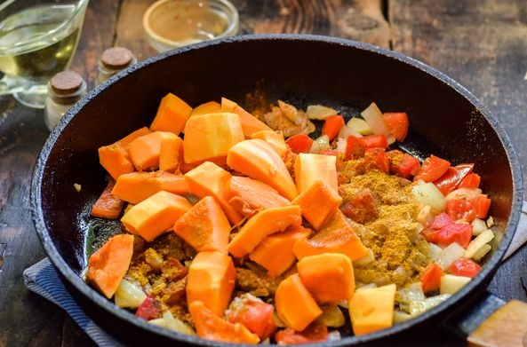 Pumpkin Stewed with Chickpeas, Tomatoes and Spices, with Fried Bananas step 8