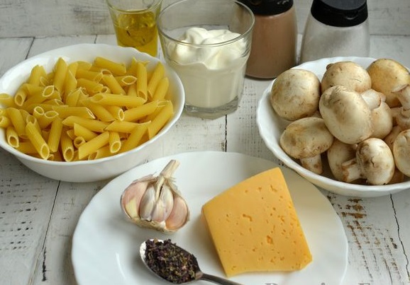 Pasta Baked in Sour Cream-Garlic Sauce with Mushrooms, with Cheese step 1