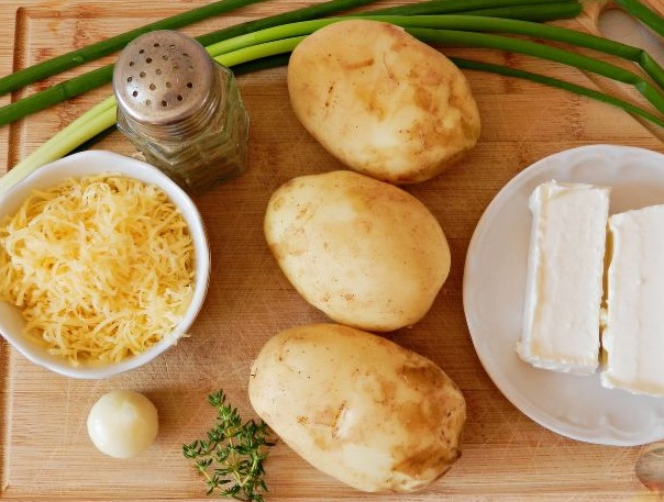 Baked Potatoes Stuffed with Feta Cheese step 1