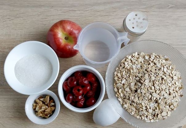 Oatmeal Casserole with Apple, Cherry and Walnuts step 1