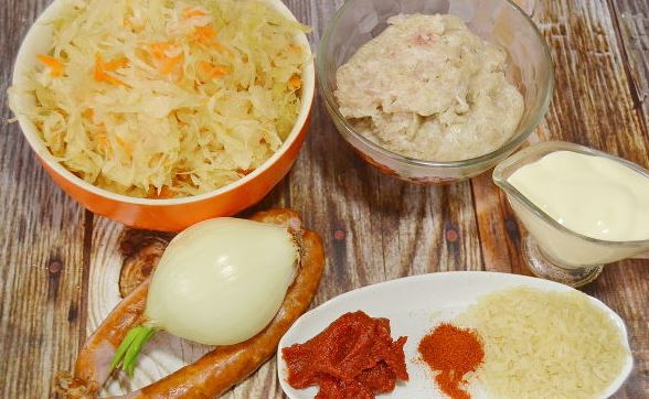 Transylvanian Cabbage with Rice, Minced Meat and Sausages step 1