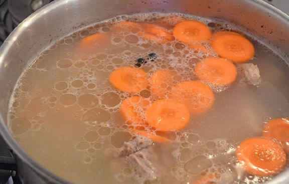 Green Borscht with Beef Ribs and Guail Eggs step 3