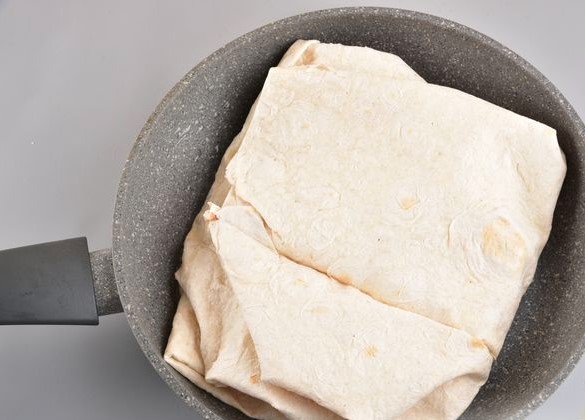Scrambled Eggs with Sausage (in Pita Bread) step 4