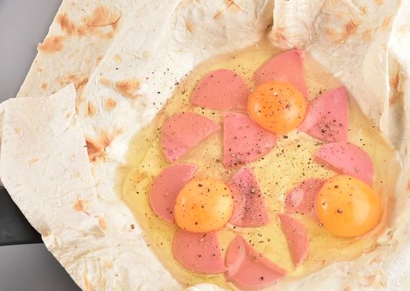 Scrambled Eggs with Sausage (in Pita Bread) step 3