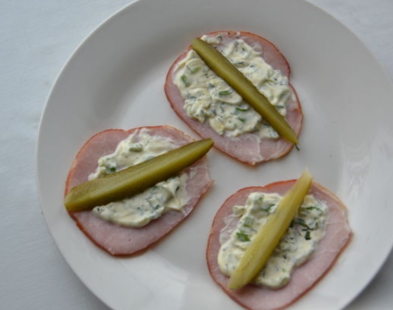 Ham Rolls with Cheese and Pickles step 7