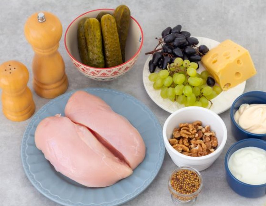 Salad with Chicken, Pickled Cucumbers, Grapes and Cheese step 1
