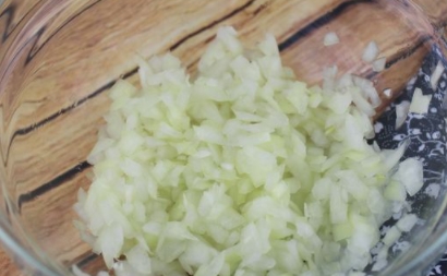 Hot Sandwiches with Onions and Eggs (in a Pan) step 2