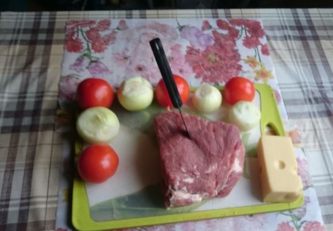 Pork with Tomatoes and Cheese step 1