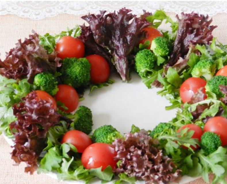 “New Year’s Wreath” Salad step 9