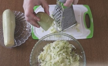 Zucchini Roll with Ham and Homemade Cheese step 1