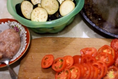Eggplant with Minced Meat and Tomatoes Baked in the Oven step 1