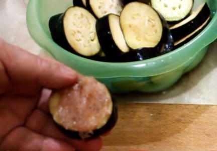Eggplant with Minced Meat and Tomatoes Baked in the Oven step 2
