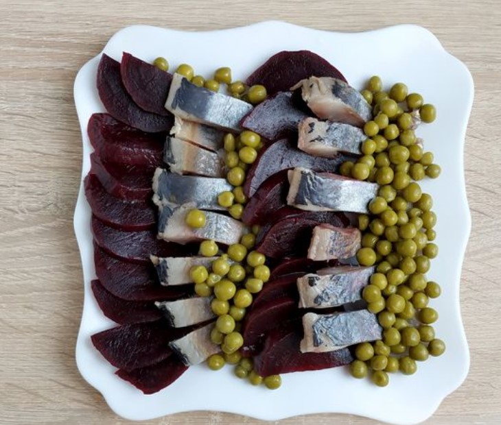Salted Herring, Beetroot and Pea Snack step 5