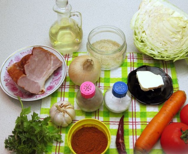 Soup with Cabbage, Tomatoes, Rice and Ham step 1