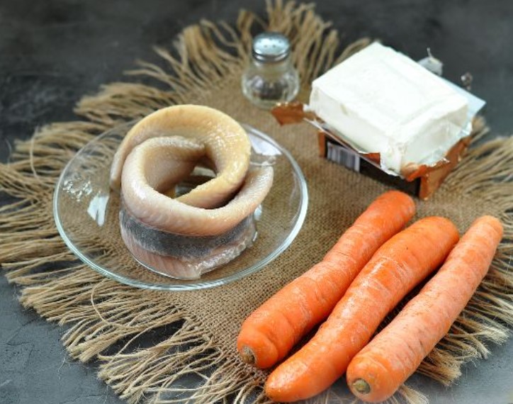 “Spread” of Herring, Processed Cheese and Carrots step 1