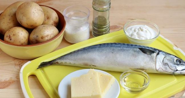 Baked Potatoes with Mackerel and Cheese step 1