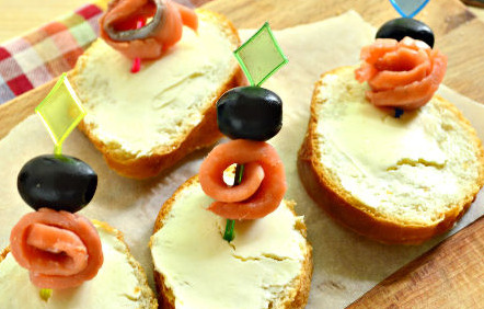 Sandwiches with Salmon and Olives step 5