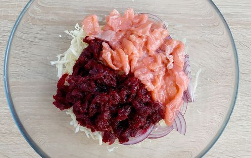 Cabbage Salad with Beets and Red Fish step 8