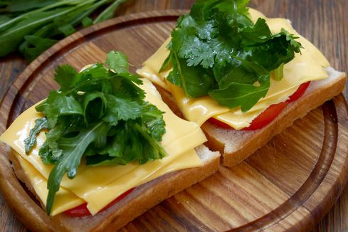 Hot Sandwiches with Cheese, Tomatoes and Herbs step 3