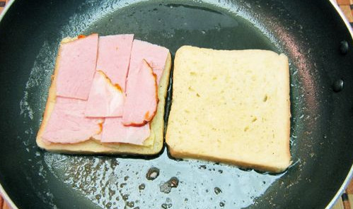Sandwich in a Cheese “Coat” with Ham (in a Frying Pan) step 10