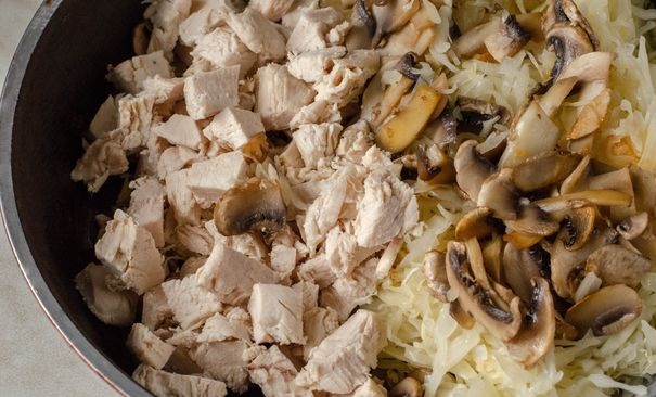 Stewed Cabbage with Chicken and Mushrooms step 7