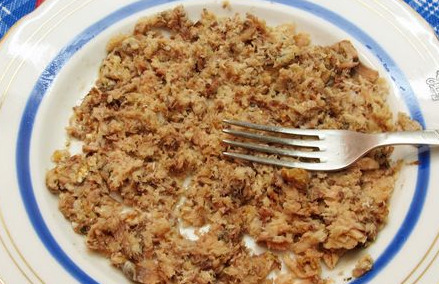 Hot Sandwiches with Cheese, Canned Fish and Cucumber (in the Microwave) step 1