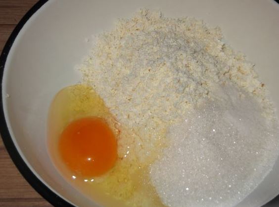 Cottage Cheese Casserole with Pasta and Apples step 2