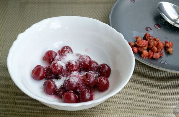 Cottage Cheese Casserole with Semolina and Cherries (no Flour) step 4