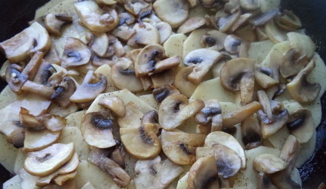 Potato and champignon casserole with cream step 2