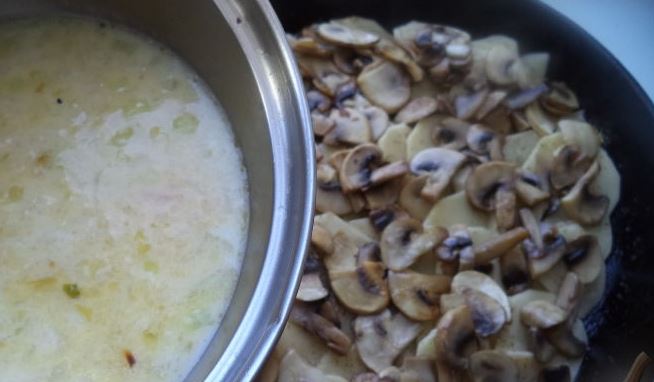 Potato and champignon casserole with cream step 4