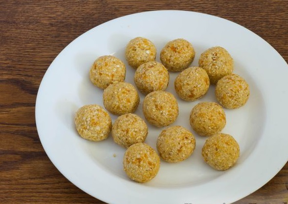 Oatmeal Sweets with Dried Apricots, Banana, and Coconut step 8