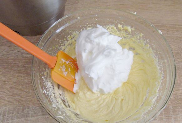 Cupcake “Ant” step 7