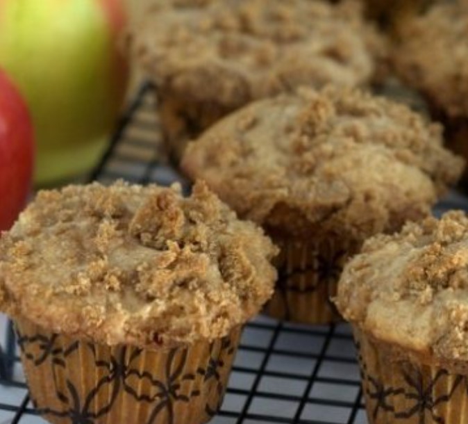 Muffins with Apples and Spices
