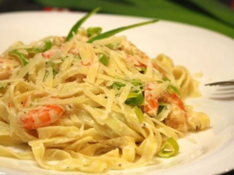 Pasta with Shrimps in a Creamy Sauce