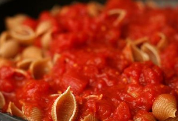 Creamy Pasta with Tomatoes and Beans step 2