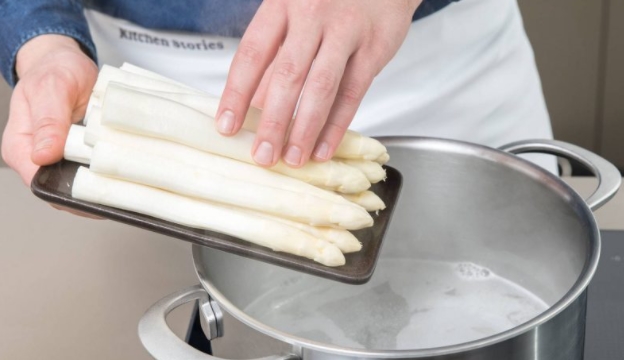 White Asparagus Cream Soup step 2