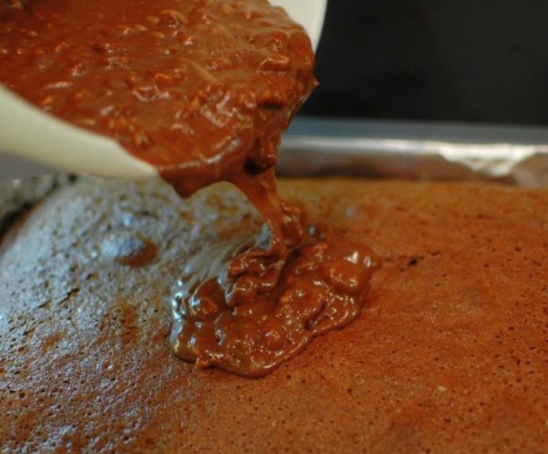 Chocolate Cake with Coca-Cola step 8