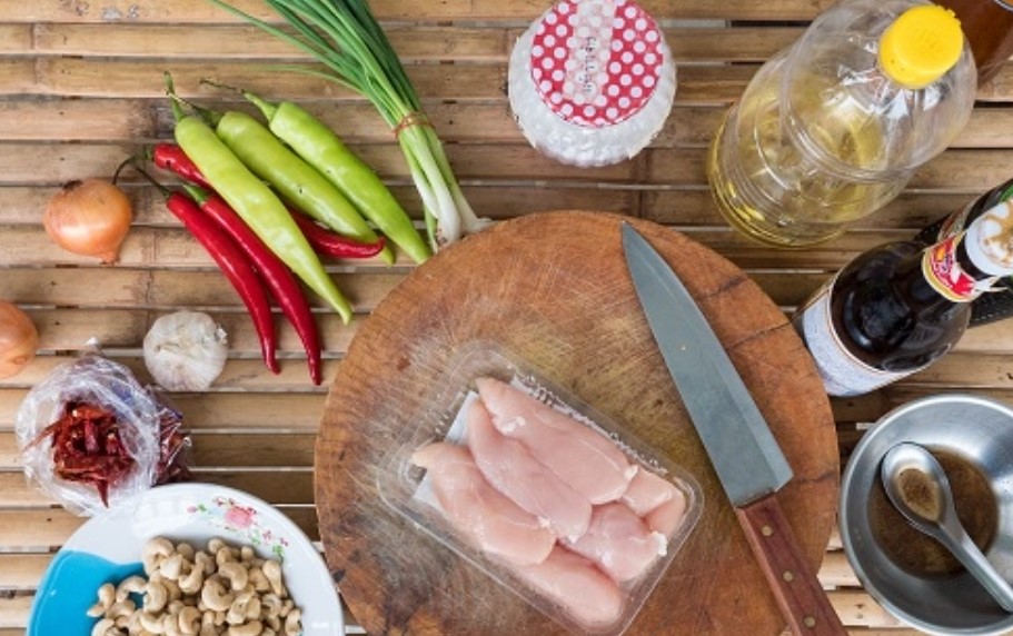 Thai Cashew Chicken step 1
