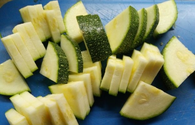 Zucchini Stewed in a Slow Cooker step 2